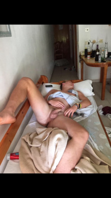 spycamdudeblog:  Caught passed out!Like spy? take a sneaky peek!The