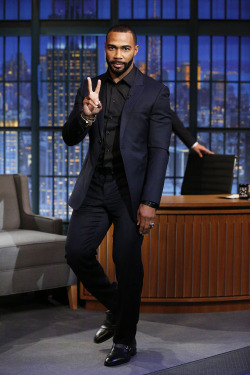soph-okonedo:  Omari Hardwick on the set of the Late Night Show