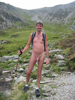 nudehiking:  Hiking au naturelle in the moutains of Snowdonia.