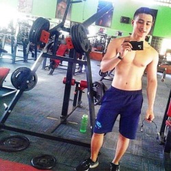 phongduynguyen:  Clip hot boy này muốn nứng nguyên ngày