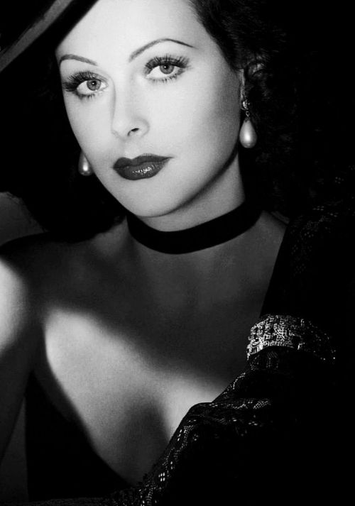 wehadfacesthen:Hedy Lamarr, c.1944