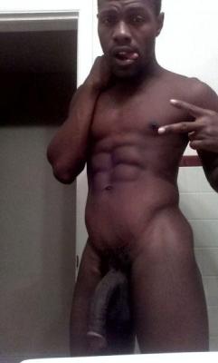 cuda1992-lovebbc:Any white boy like me would drop right to his