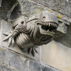sixpenceee:    ‘Alien’ gargoyle on ancient Paisley Abbey