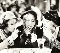 miss-flapper:  Ann Dvorak, Joan Blondell, and Bette Davis from