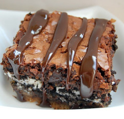 prettygirlfood:  Chocolate Chip Cookie Oreo Fudge Brownie Bar