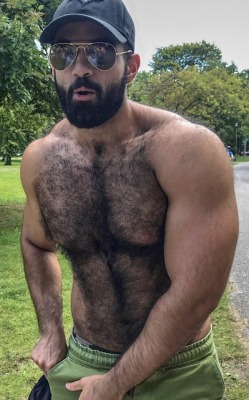 daddiesbearsandmuscles: @foad_nlt on IG 