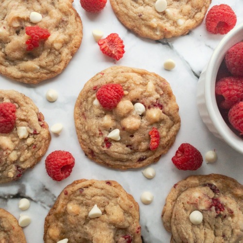 fullcravings:  White Chocolate and Raspberry Cookies with Macadamia