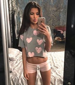 Hot selfie babe tight little pink shortshttps://www.supload.com/u/sexyblondie