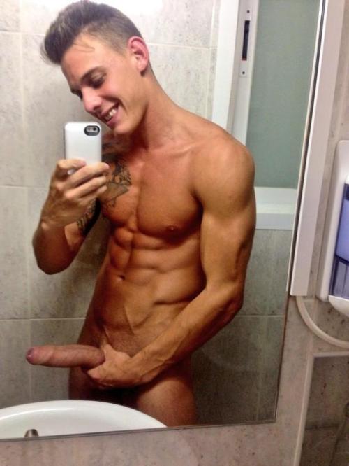 flaytes-wenos:  Chris diamond que pedazo de pico me encanta