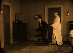 adhemarpo:   La maison hantée (1921) Buster Keaton  The Haunted