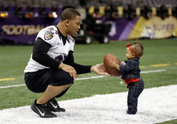 easta32:  Ray Rice and his daughter Rayven   