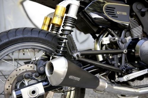 caferacerpasion:  ðŸ† Black & Gold, Ducati GT1000 â€ªBrat Styleâ€¬ by Nitrocycles.Muy guapa la personalizaciÃ³n de esta â€ªDucatiâ€¬ con toques racing y elegantes.http://www.caferacerpasion.com/ducati-gt1000-brat-style-nitro-cycles/