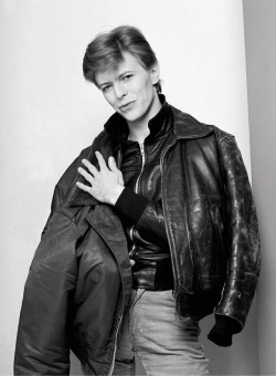 'Loves To Be Loved' A David Bowie Blog