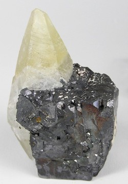 fuckyeahcrystals:  Calcite and Galena 