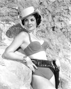 jeanjeanie61:  Linda Cristal 