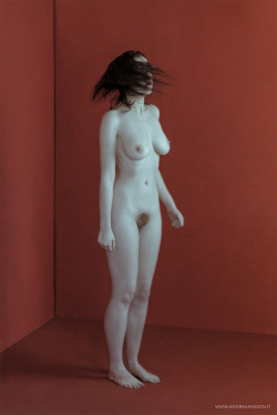 andreapasson:  “Nudo in Scatola”© Andrea Passon more fun: