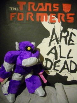 mamaplushie:  Huge Shockwave fan here, I couldn’t make a plushie
