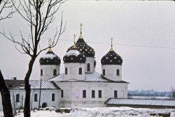 ohsoromanov:   Domes of the Nativity of the Virgin Cathedral at