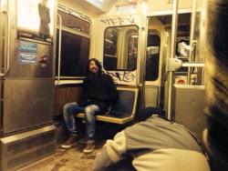 denial-bryan:  lordoftheringoes: Dave Grohl riding the CTA on