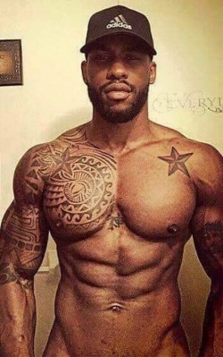 hottestmenontheplanet:  Just because he is so damn fine  Dam