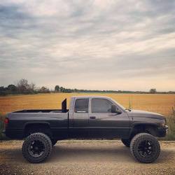 downhomebrunette:  If this isn’t my dream truck idk what is