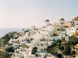 melodyandviolence:  Santorini by  Anna Doshina  