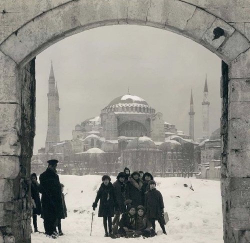 aiiaiiiyo:  Hagia Sophia from Blue Mosque, 1954, Istanbul, Turkey.