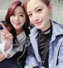 kpop-now:  Rainbow’s Jaekyung and Seungah 