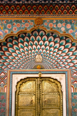 lizzy-jones:  Golden Door, City Palace, Jaipur, Rajasthan, India