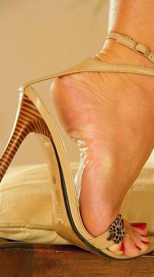 0-stunning-feet-0: