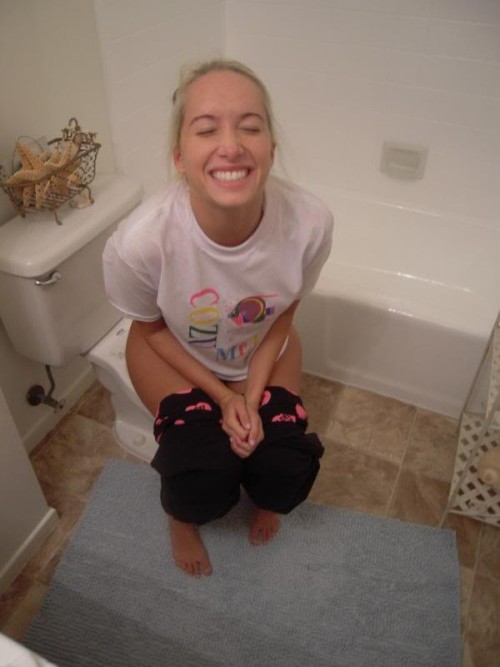 dimitrivegas:  pOOPING Girl