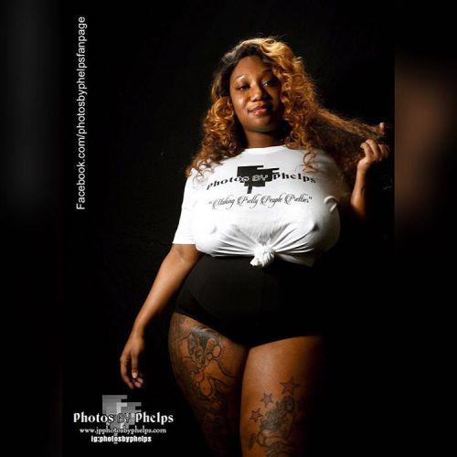 Got Juju @theoriginal_judy to model in the official Photos By Phelps T shirt. #photosbyphelps #sexy #catalog #dress #plus  #makeup #plussize  #imnoangel  #round #backside  #baltimore #thewire #fashion #fashionblog #manik #dmv #volup2isdiversity #celebrate