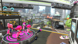 splatoonus:  We have found photographic evidence of one of the new battle stages in Splatoon 2. Inklings call this new area “The Reef”, presumably because it’s a popular area to hang out when it’s not being used for Turf War. The Reef is located