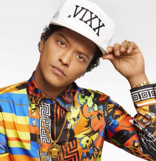 I bet yall never knew Bruno Mars was a Starlight