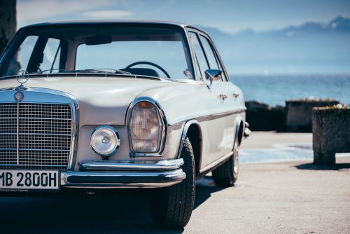 frenchcurious:Mercedes-Benz 280 SE - source Mercedes- Benz Museum.