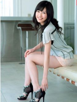 mincang:  【まゆゆ】渡辺麻友のおしり水着画像過激すぎｗｗｗ(美脚画像あり) :