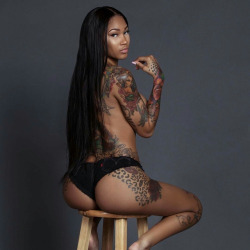 tattoogirls66:  love this tattooed beautys - http://tattoogirls66.tumblr.com