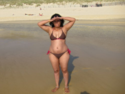 fuckingsexyindians:  Chubby Indian gets her tits out at the beach
