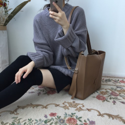winter-grl-wndrland:  Bought another oversized sweater today