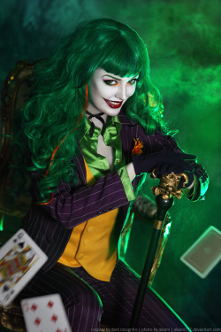 kateordie:  thegeekcritique:  Female Joker Cosplay - more pics