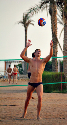 fraternityrow:  100 reasons why I’m gay #76 beach volleyball