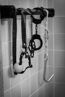 bdsm-sexyshop:  Hundreds of bondage sexy toys, whips,gags, dildos,