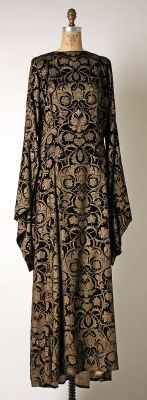 fawnvelveteen:  Tea gown by Mariano Fortuny 1930-32. 