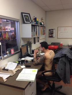 maleinstructor:Naked computer guy