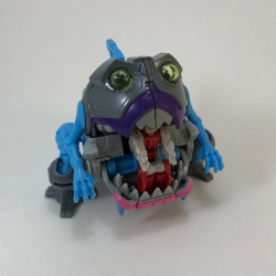 mattmanpizzaparty:  #superrobotsunday Knaw the Sharkticon! Love