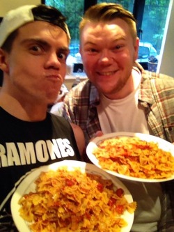 plant-strong:  Pasta Bros. carbing the fuck up  I wanna be a