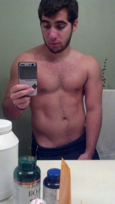 theshirtlesslifter:  Belly hair, don’t care. 