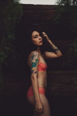 xxmusclemanxx:  itattoobabes:  girl girl with tatt girls  Beautiful