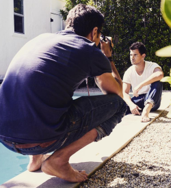 barefootnfamous:  John Stamos & Taylor Lautner (source; instagram)