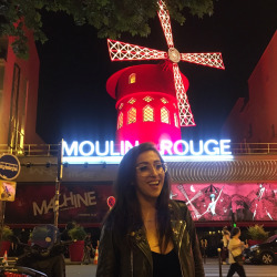 I saw the Moulin Rouge but then I saw a cute doggo! (at Le Moulin Rouge (Officiel))